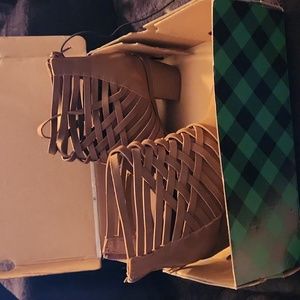 Ankle Booties 7.5 Tan Arizona